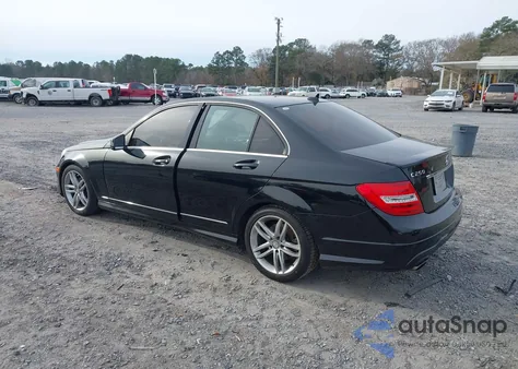 2014 Mercedes-Benz C-Class C 250 Sport z USA, uszkodzony, nr VIN WDDGF4HB4EA963601